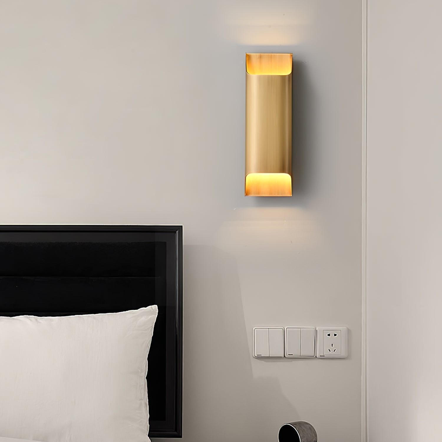 Hardy Nordic Art Brass Wall Lamp-Neutral Decor