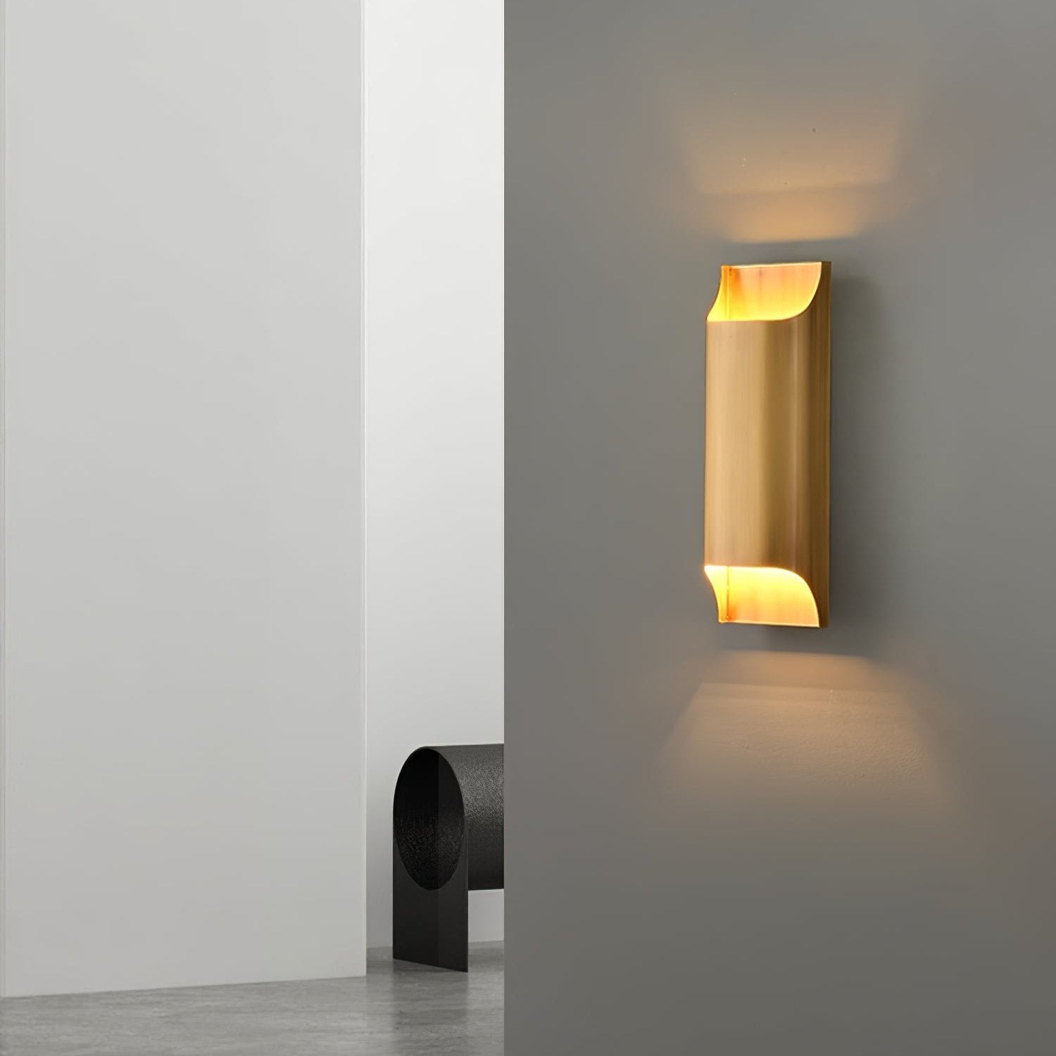 Hardy Nordic Art Brass Wall Lamp-Neutral Decor