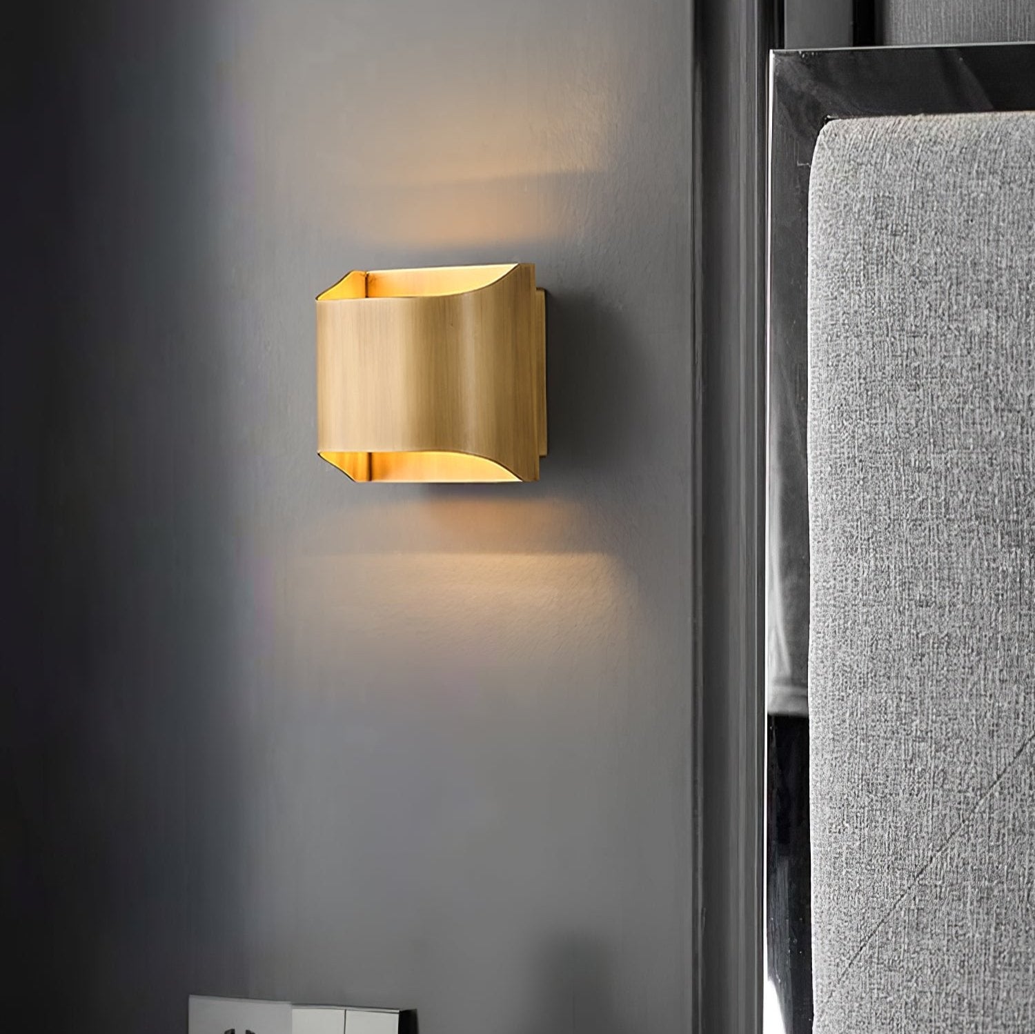 Hardy Nordic Art Brass Wall Lamp-Neutral Decor