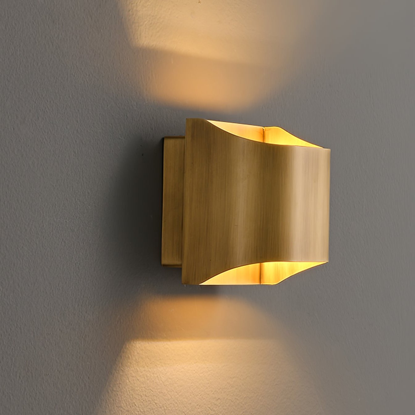 Hardy Nordic Art Brass Wall Lamp-Neutral Decor