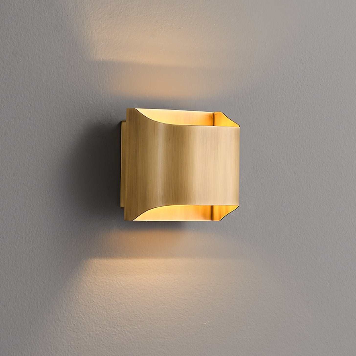 Hardy Nordic Art Brass Wall Lamp-Neutral Decor