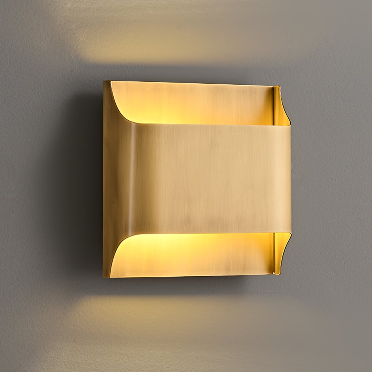 Hardy Nordic Art Brass Wall Lamp-Neutral Decor