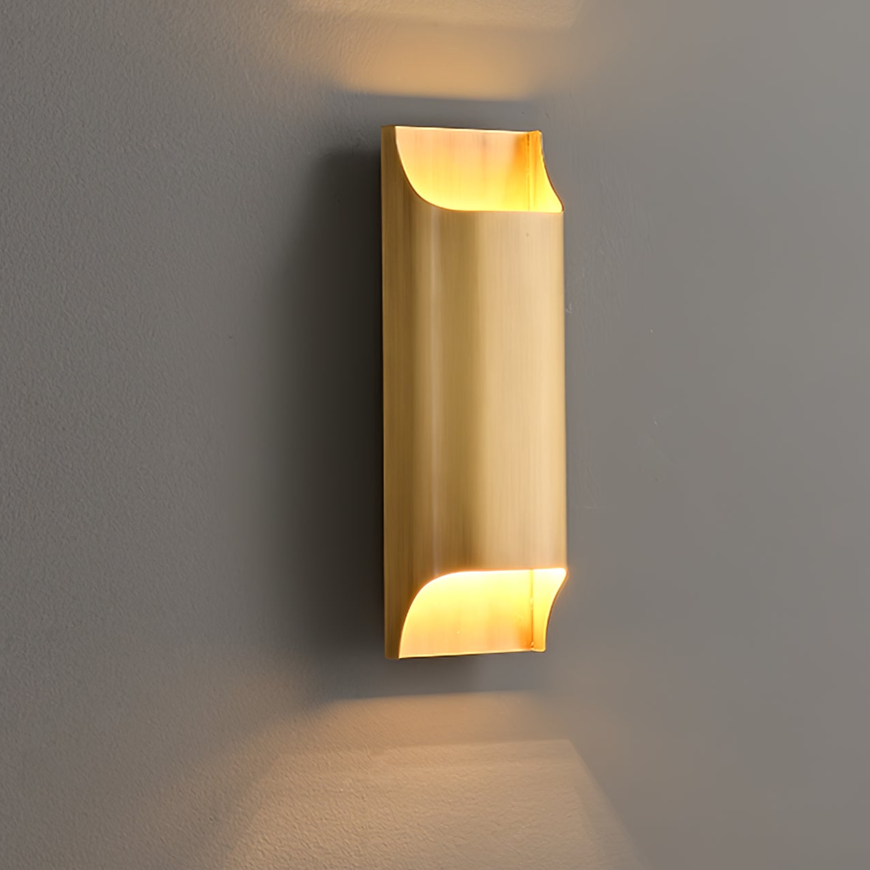 Hardy Nordic Art Brass Wall Lamp-Neutral Decor