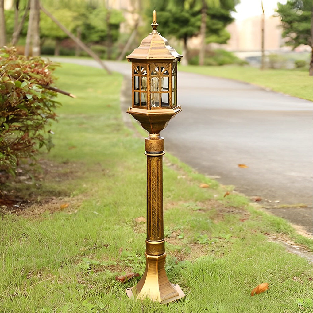 Solitary Elegant Pathway Outdoor Post Lights