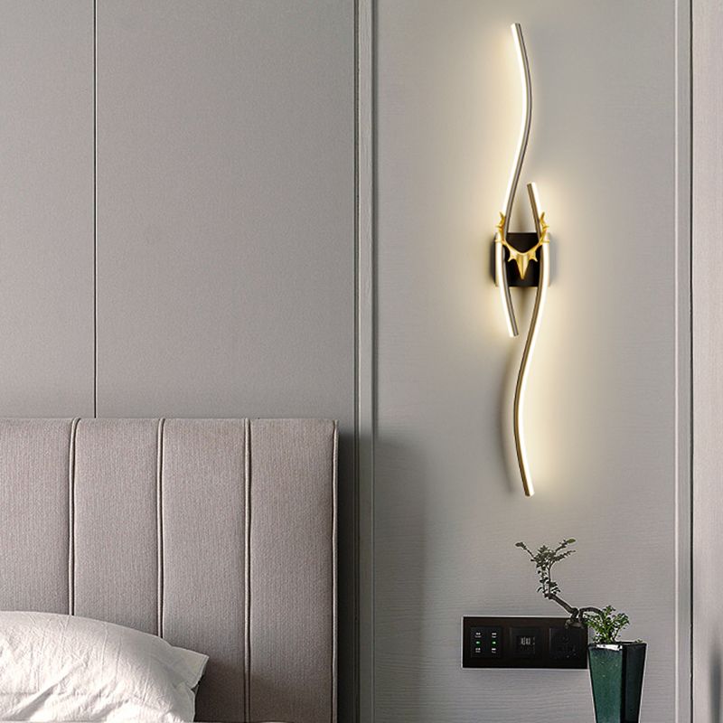 Arisha Modern Linear Metal Vanity LED Wall Lamp, Black/Gold - Neutral Decor