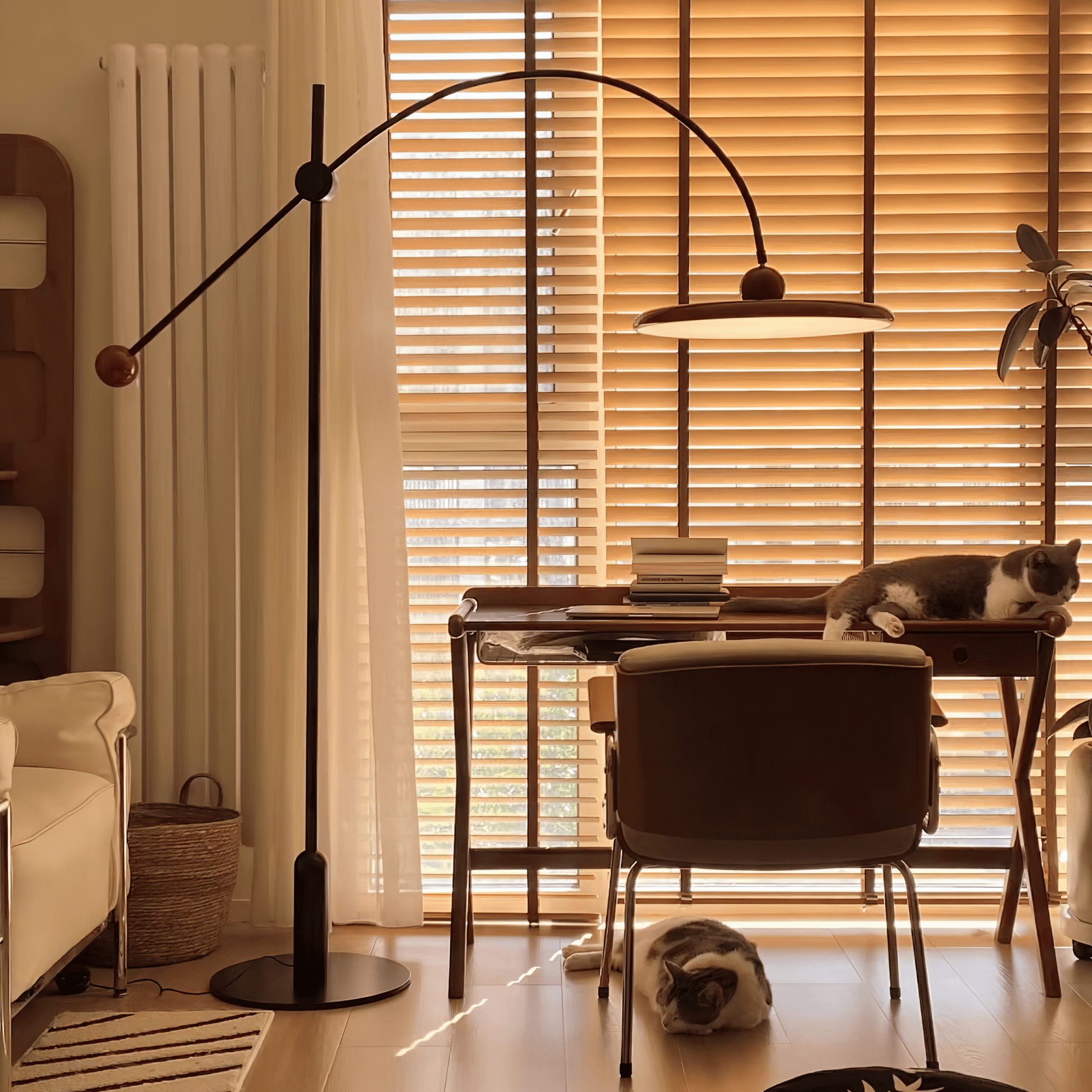Arc Modern Floor Lamp-Neutral Decor