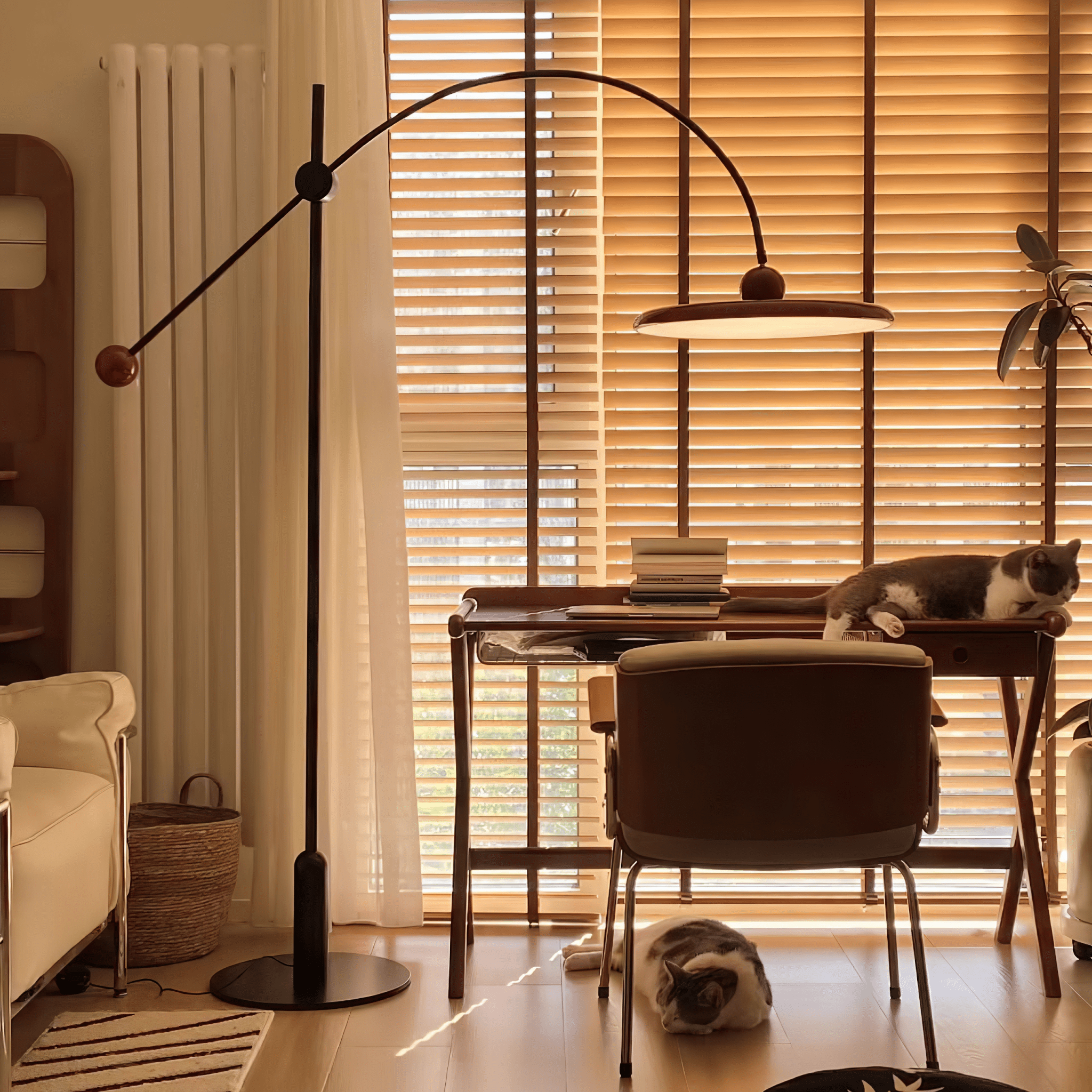 Arc Modern Floor Lamp-Neutral Decor
