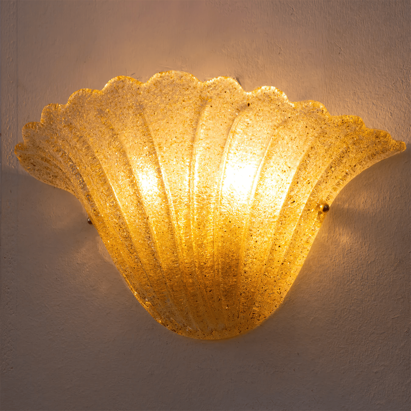 Aurora Wall Lamp Scallop Edge Textured Glass Elegant-Neutral Decor