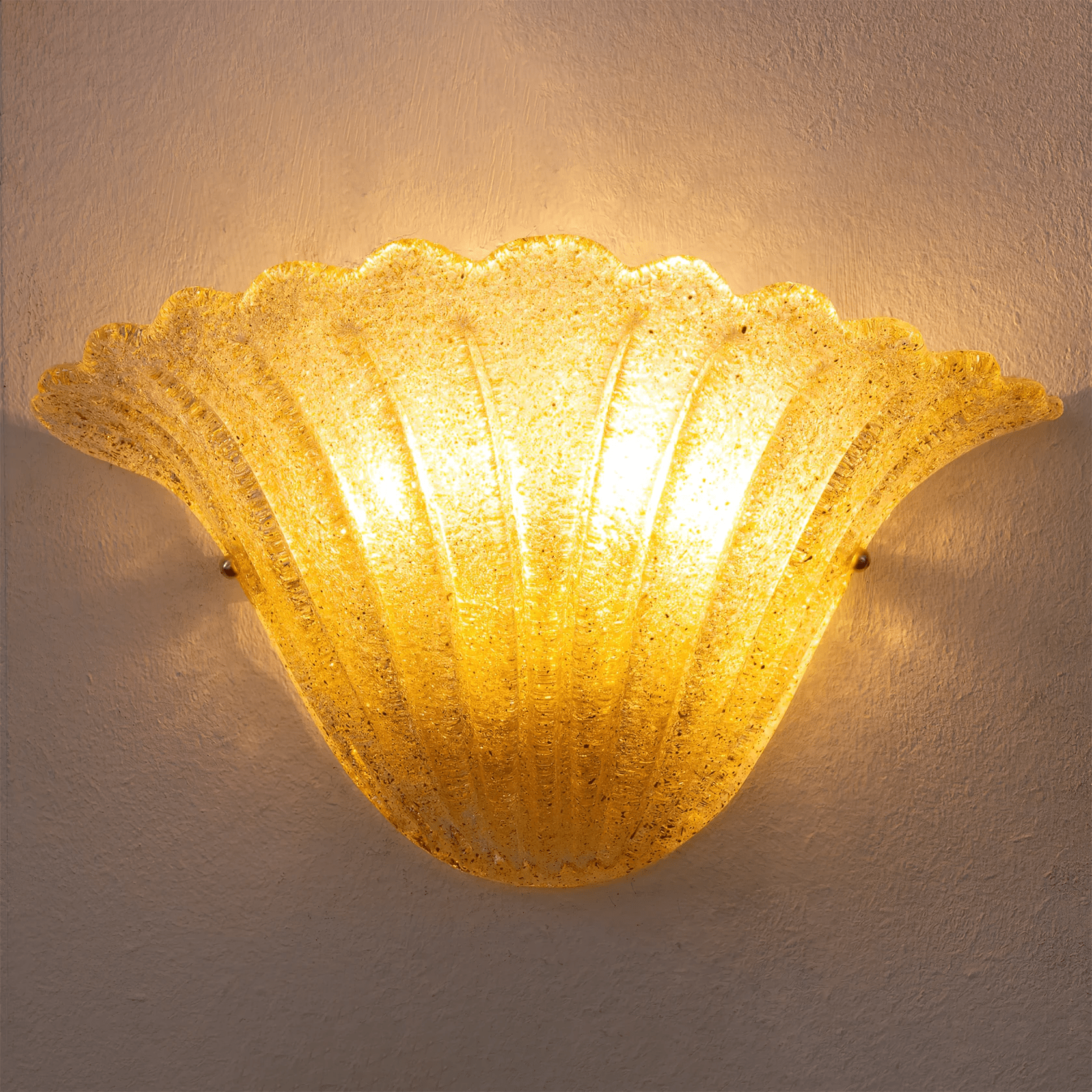 Aurora Wall Lamp Scallop Edge Textured Glass Elegant-Neutral Decor
