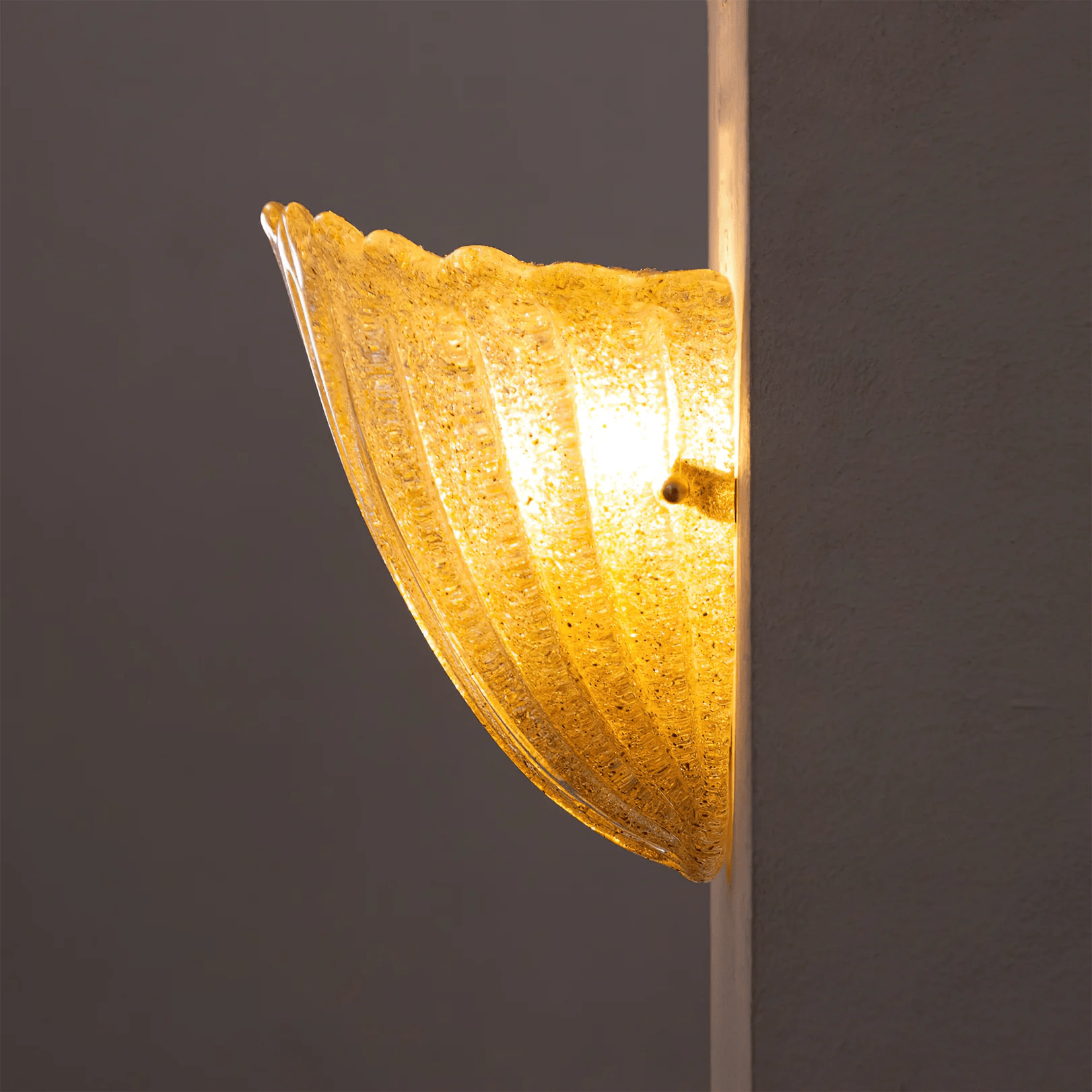 Aurora Wall Lamp Scallop Edge Textured Glass Elegant-Neutral Decor