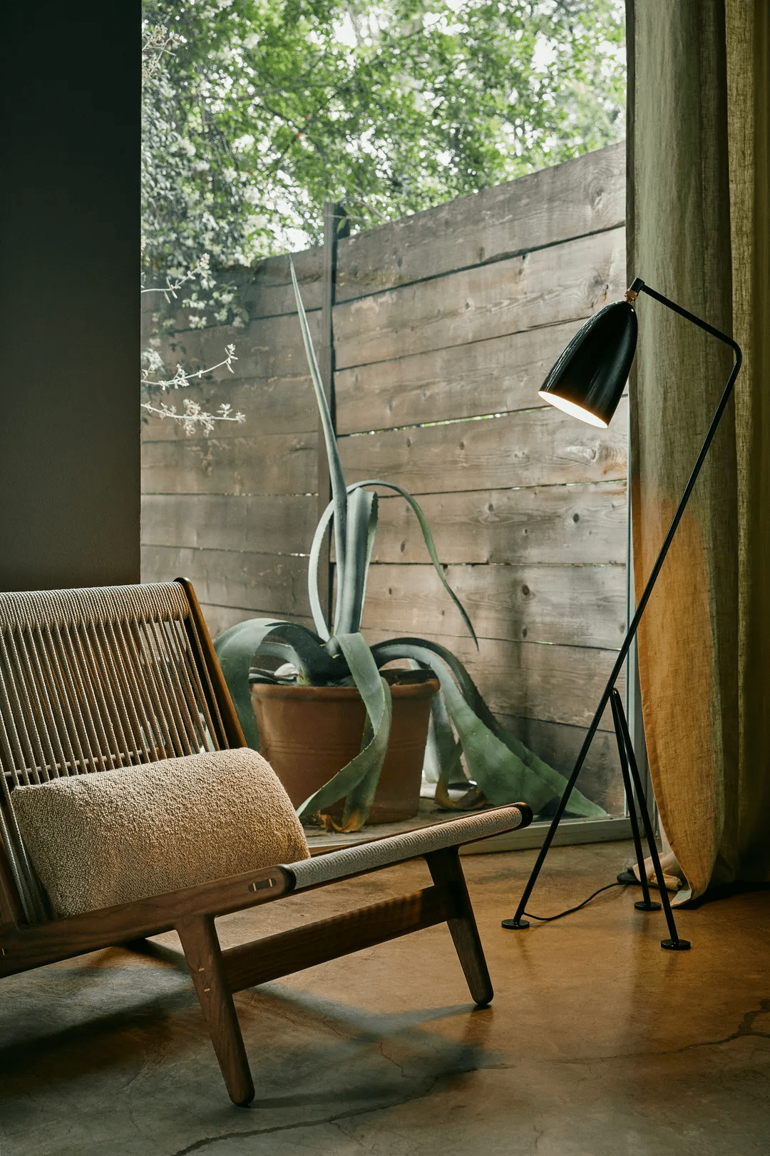 Vildes Minimalist Floor Lamp-Neutral Decor