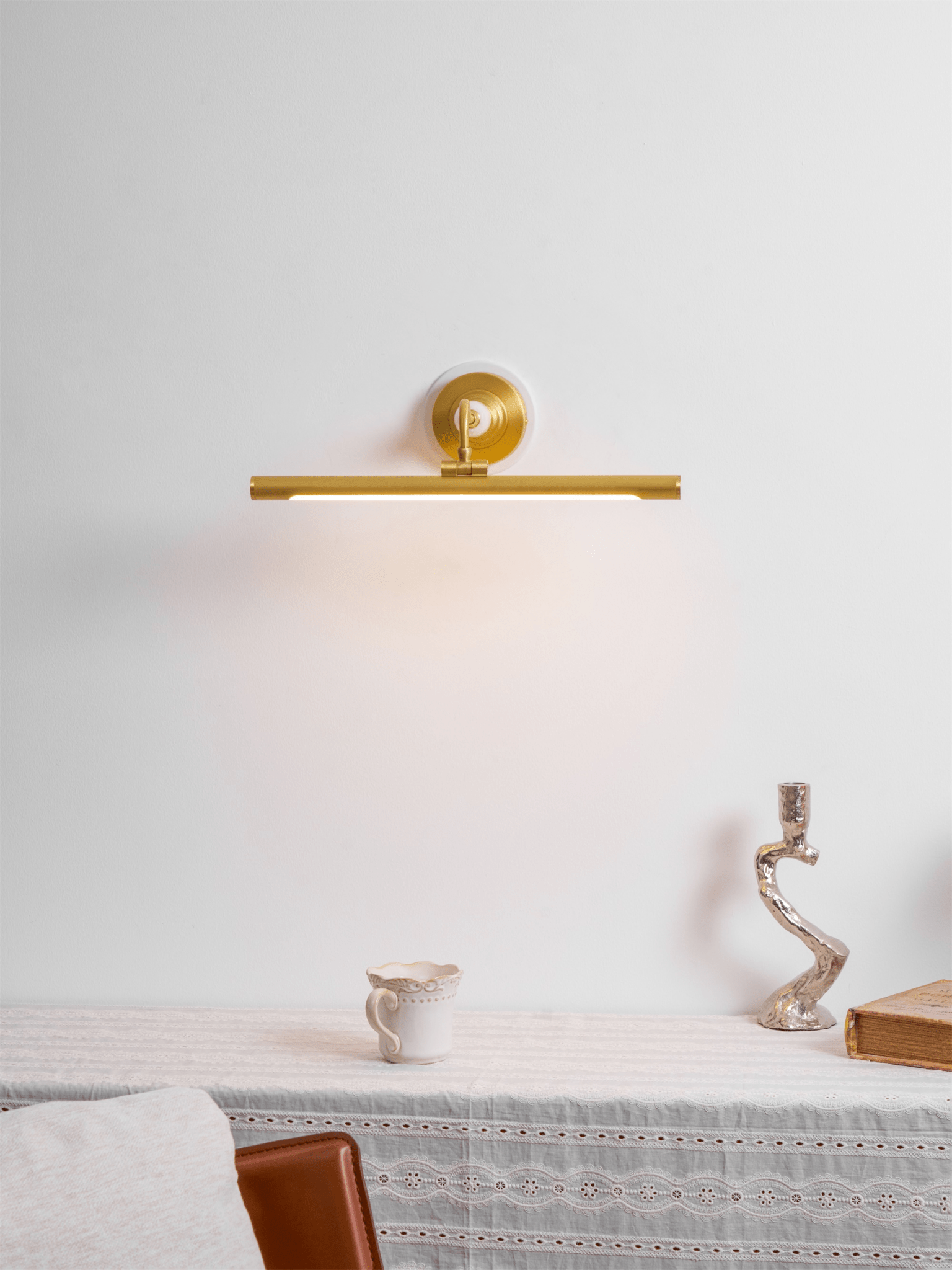 Liveno Elegance Art Linear Wall Light-Neutral Decor