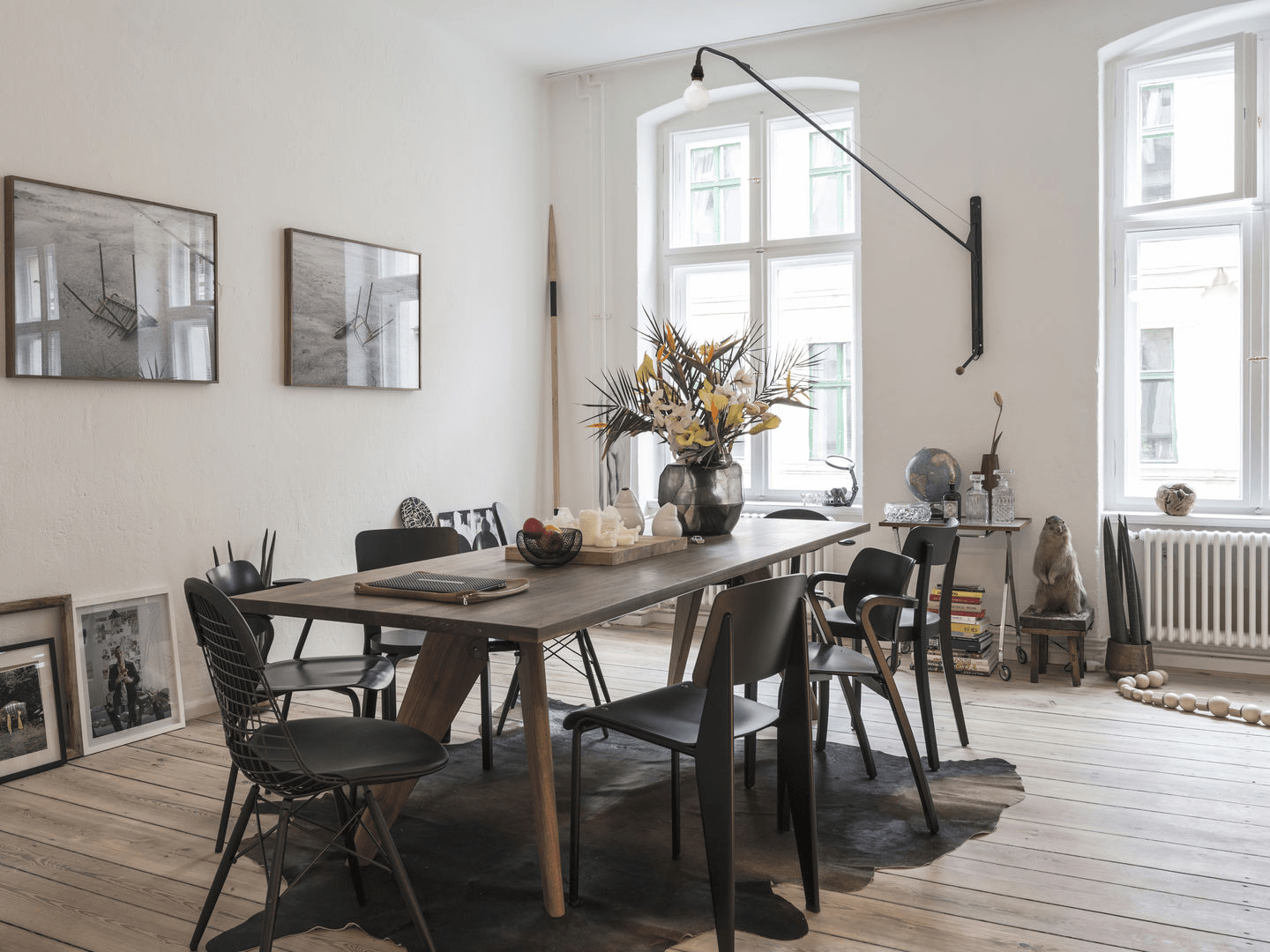 Black Long Arm Wall Lamp-Neutral Decor