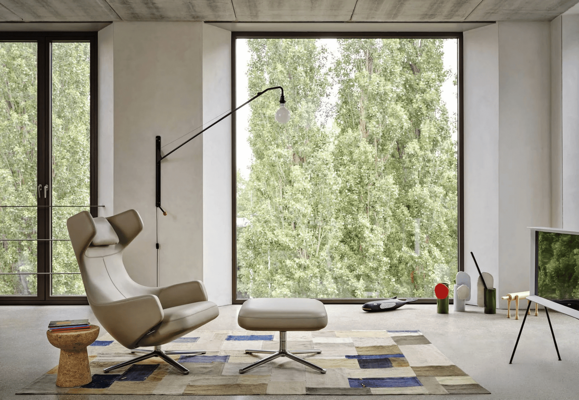 Black Long Arm Wall Lamp-Neutral Decor