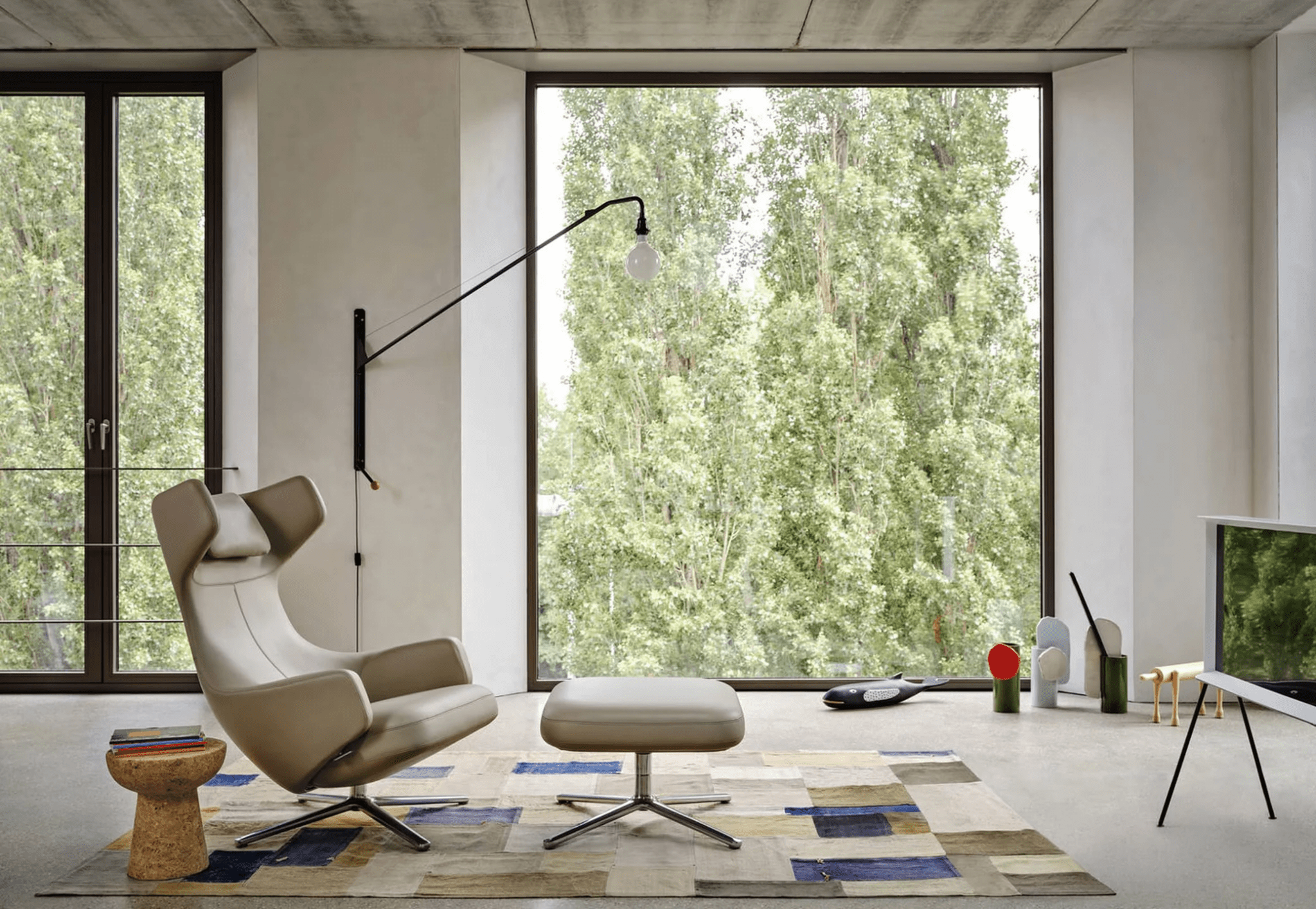 Black Long Arm Wall Lamp-Neutral Decor