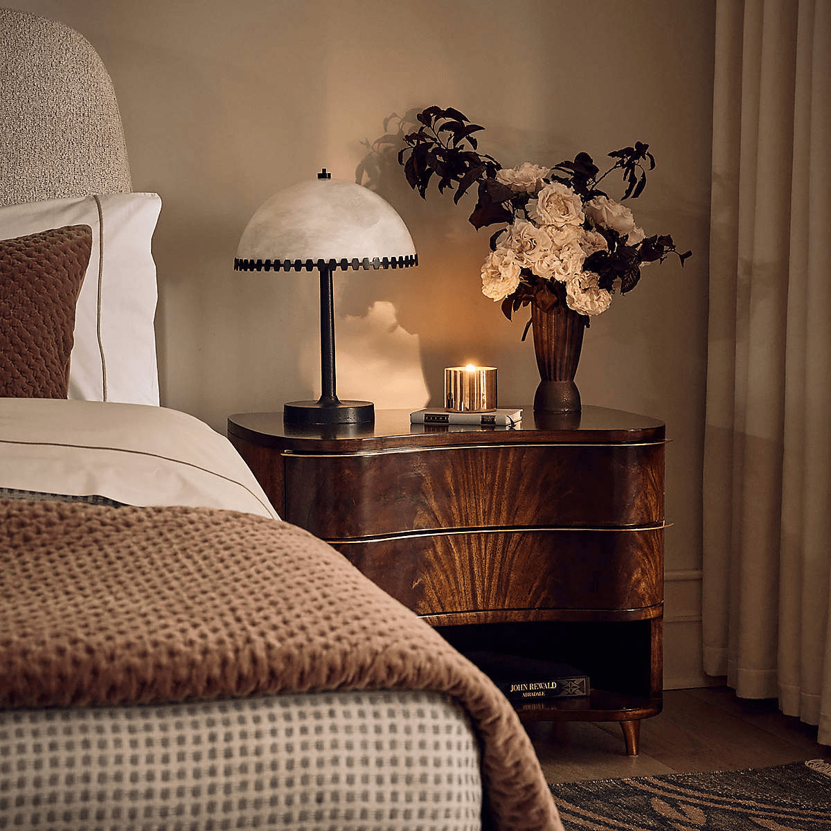 Nuxs Elegant Alabaster Dome Table Lamp-Neutral Decor