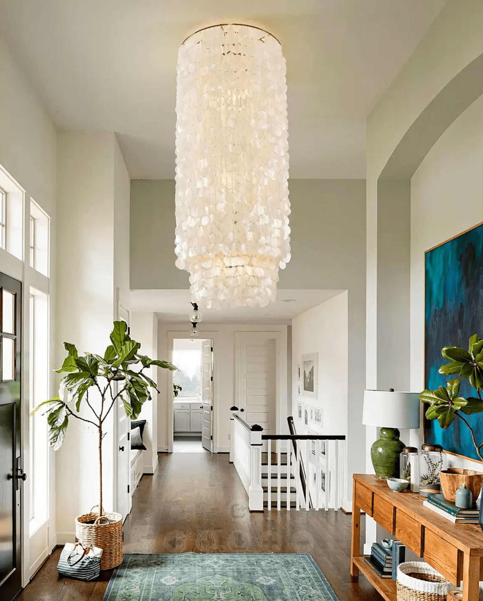 Zolt Luxurious Column Chandelier-Neutral Decor