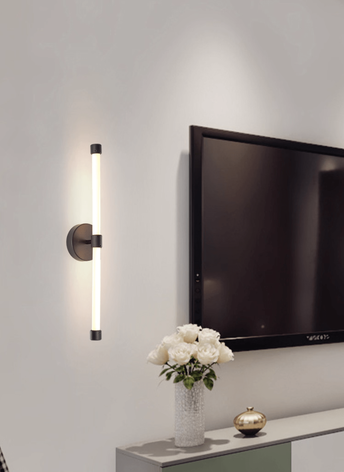 Voske Vertical Tube Minimalist Brass Wall Lamp-Neutral Decor