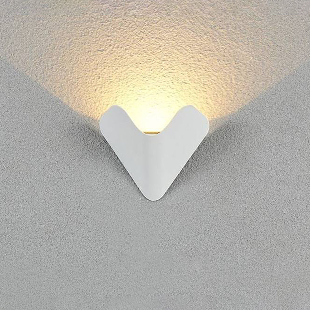 Ray Minimalist Triangle Metal Outdoor Wall Lamp, Balck/White - Neutral Decor