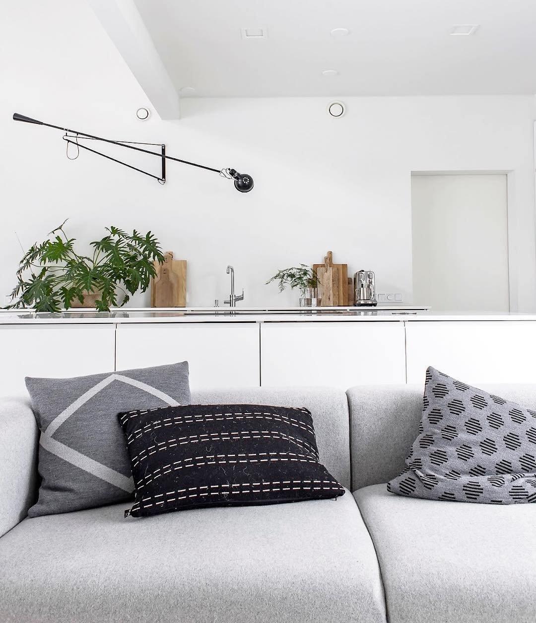 Cid Modern Minimalist Long Arm Wall Lamp-Neutral Decor