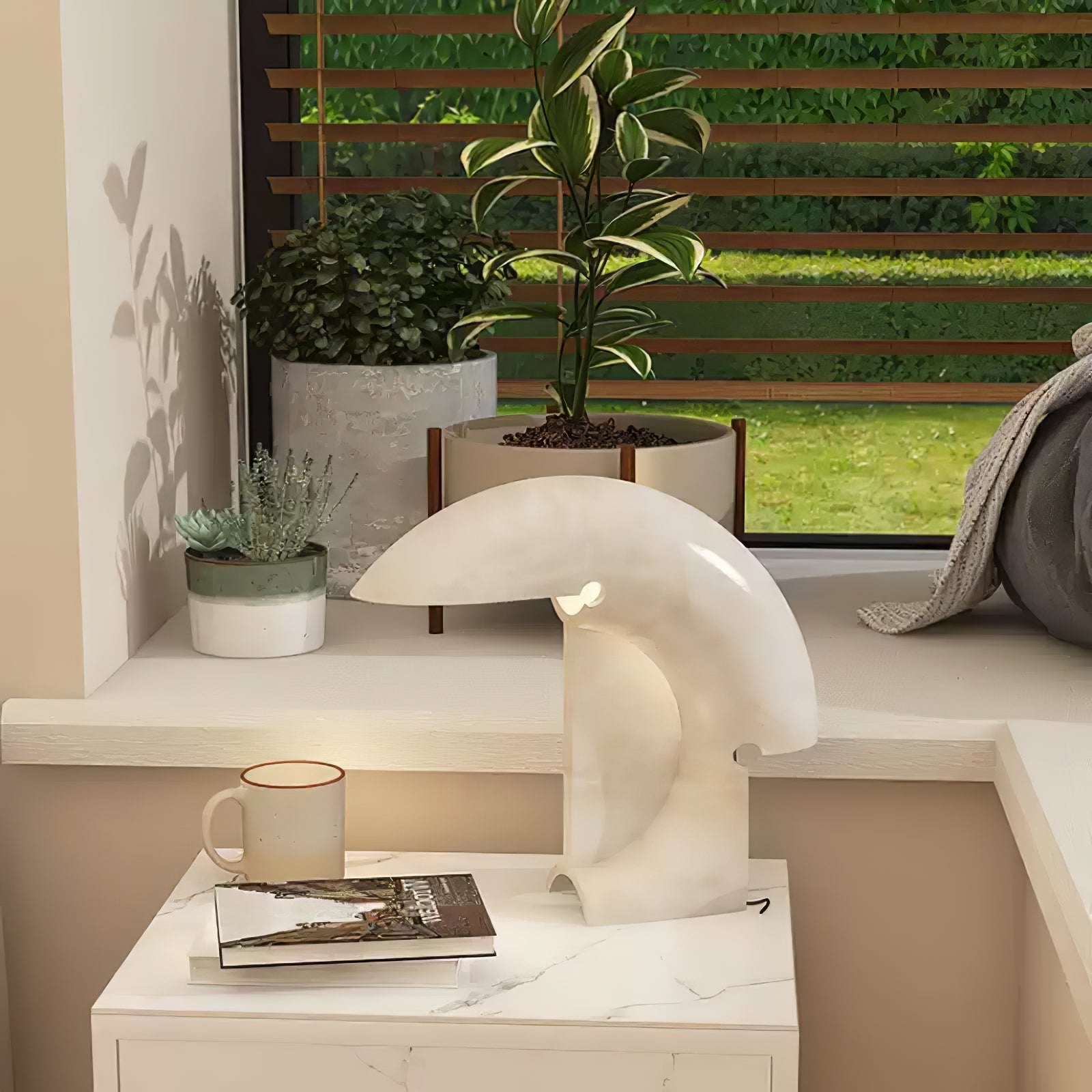 Emmy Modern Marble Table Lamp-Neutral Decor