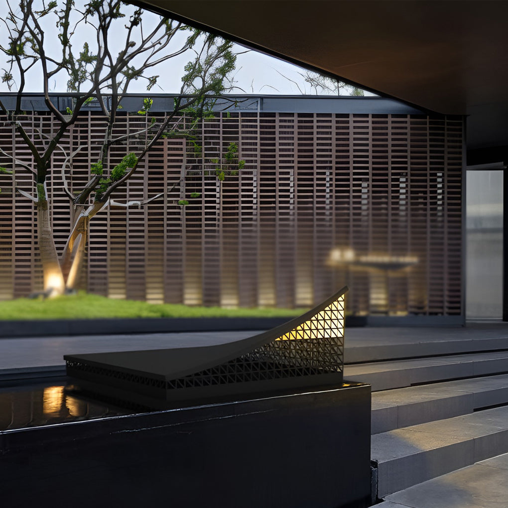 Lynn Industrial Elegant Garden Light