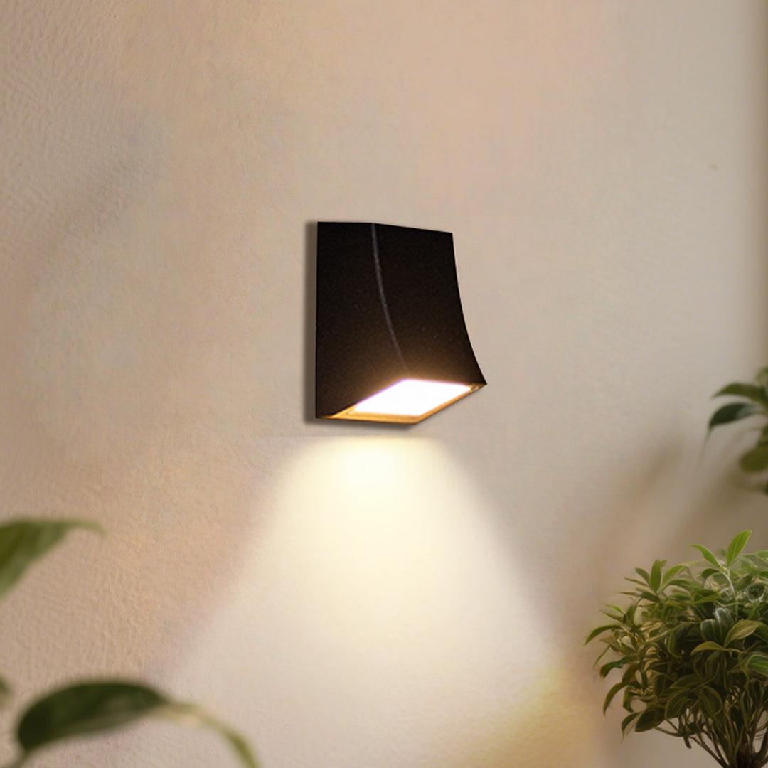 Elisay LED Industrial style Outdoor Wall Sconce