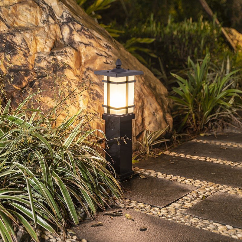 Maurice Elegant Vintage Retro Outdoor Pathway Lamp