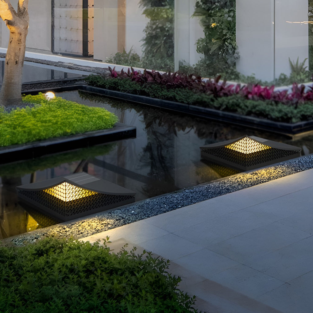 Lynn Industrial Elegant Garden Light