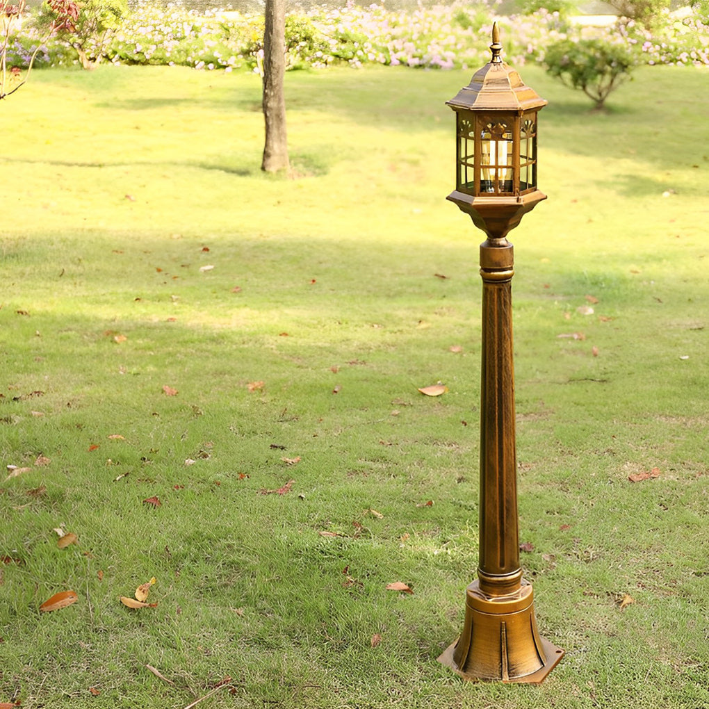 Solitary Elegant Pathway Outdoor Post Lights