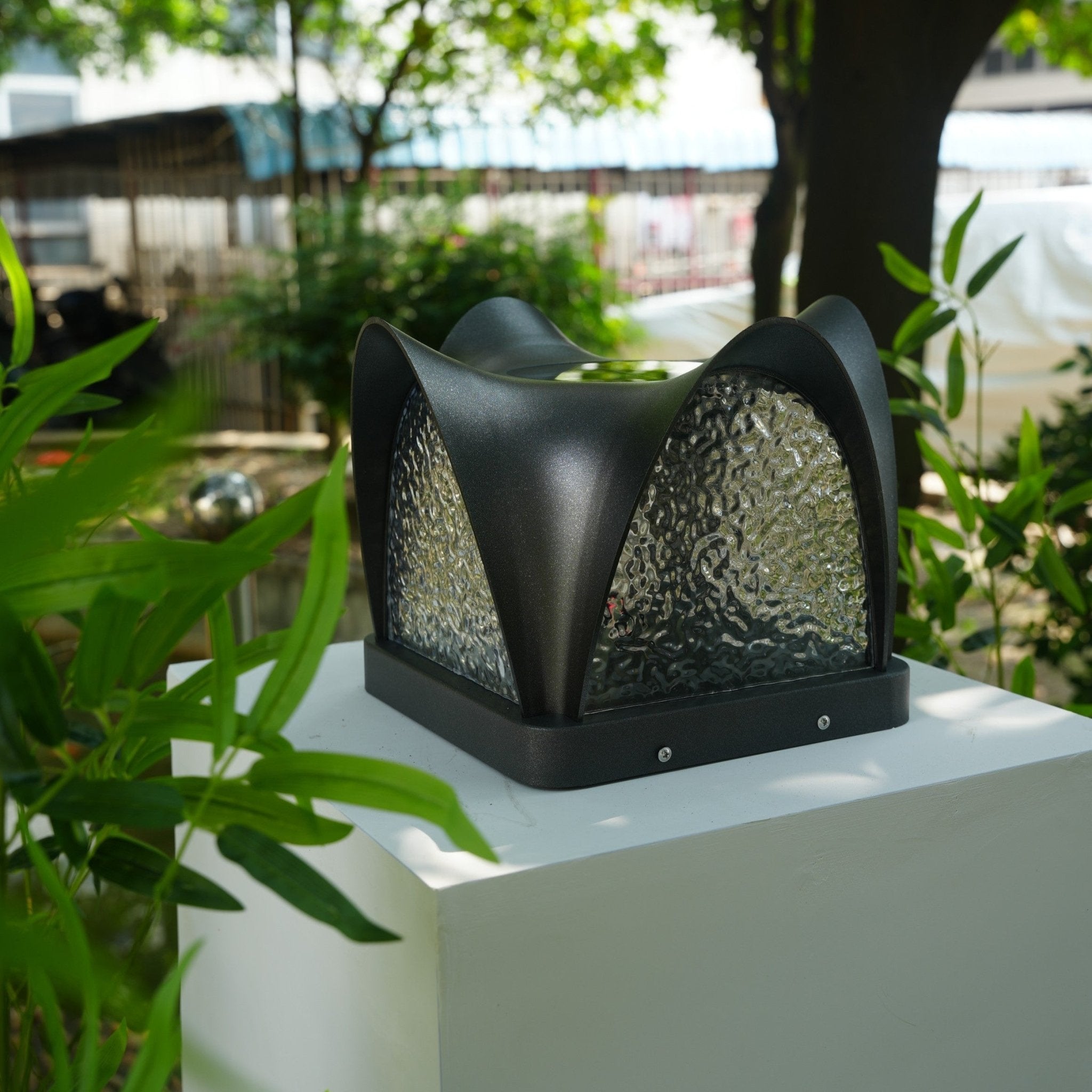 Veyra Modern Solar Outdoor Light-Neutral Decor