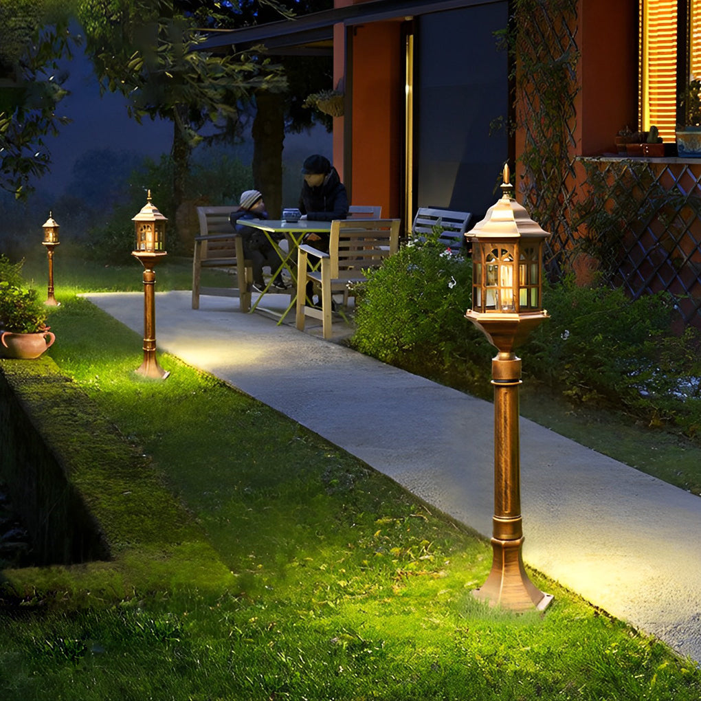 Solitary Elegant Pathway Outdoor Post Lights