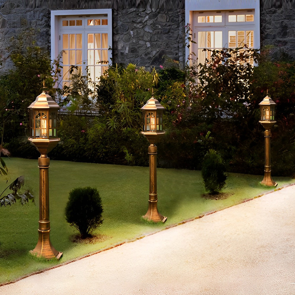 Solitary Elegant Pathway Outdoor Post Lights