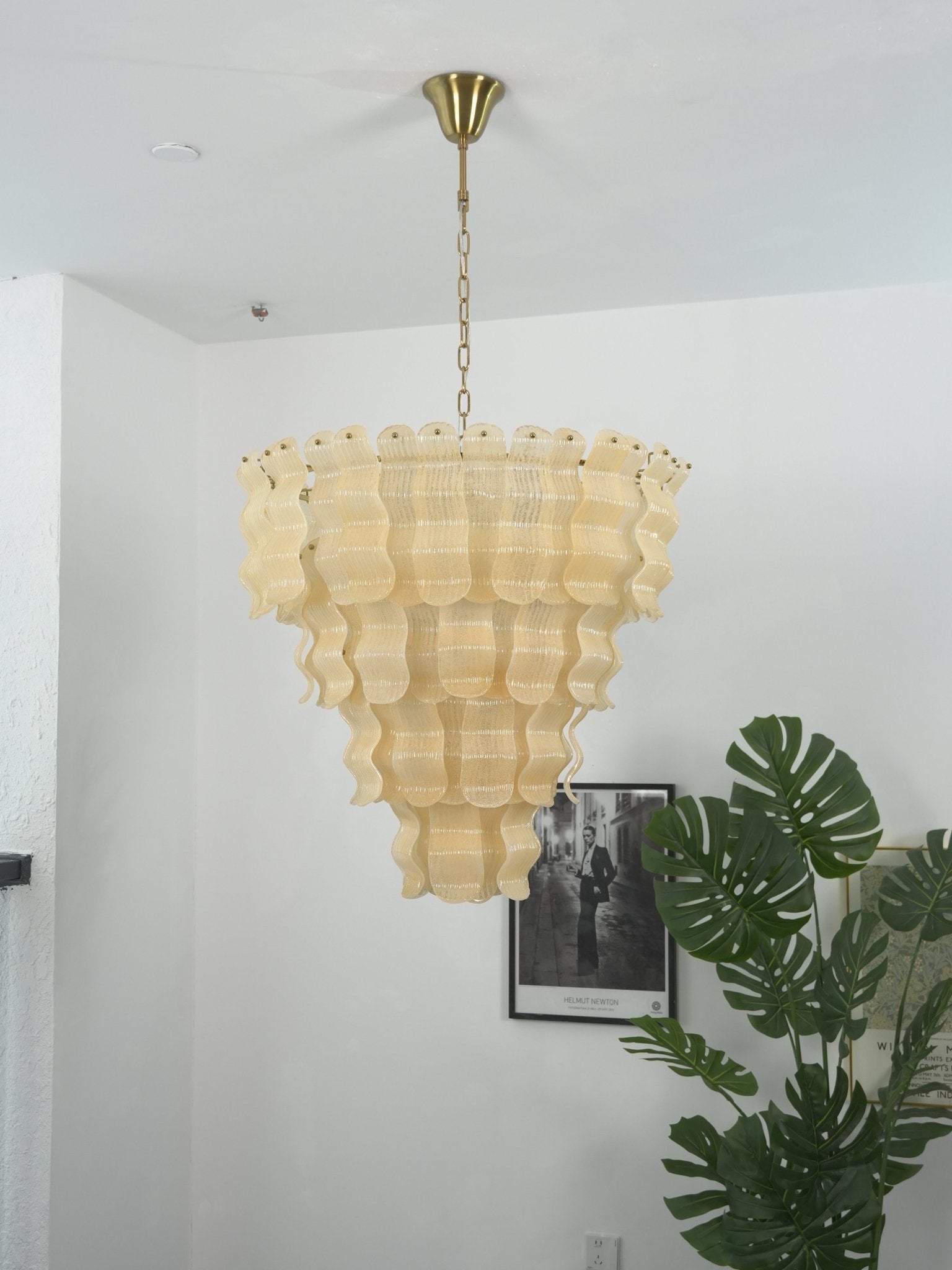 Borzi Yellow Glass Leaf Luxurious Chandelier-Neutral Decor