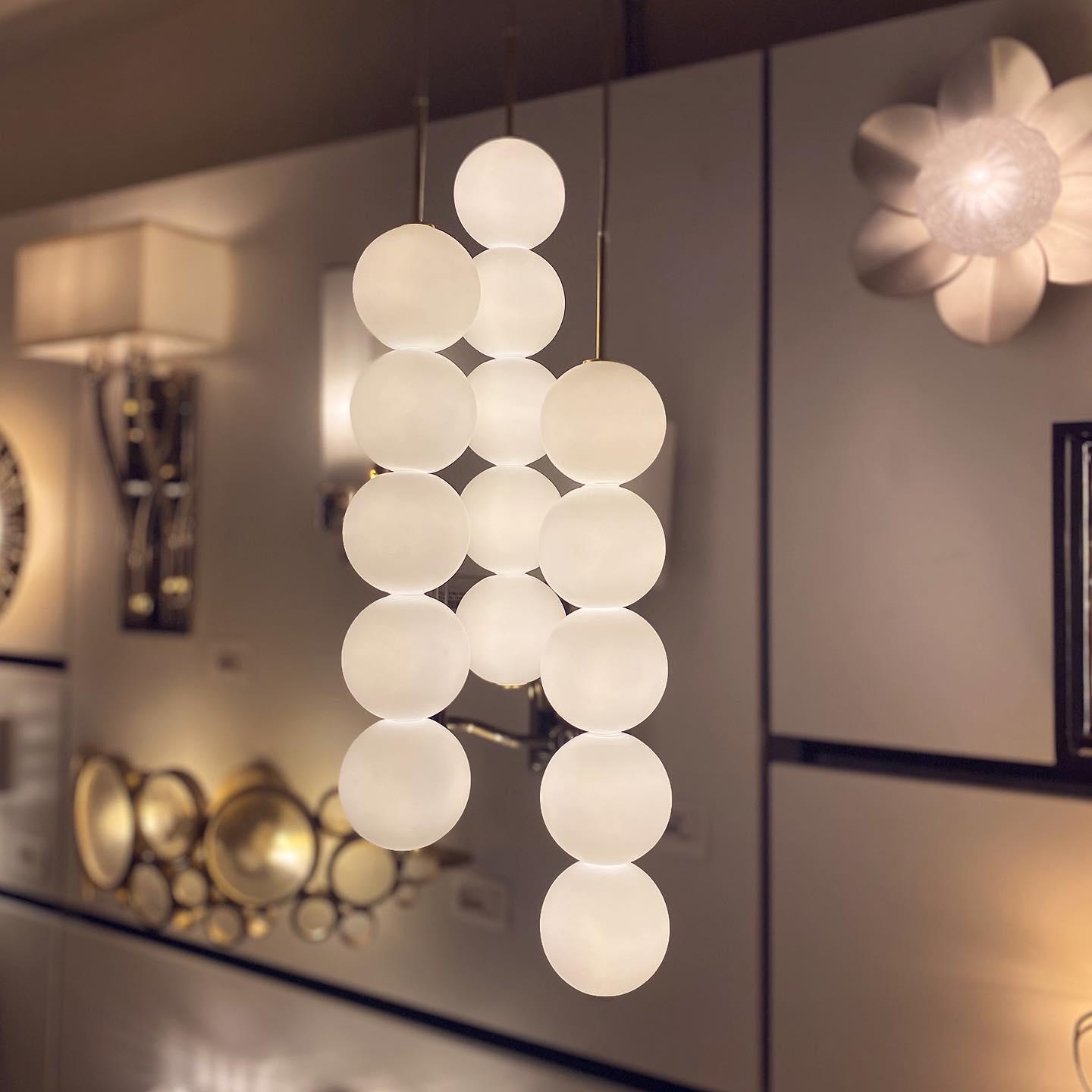 Fray Plastic Artistic Pendant Light-Neutral Decor