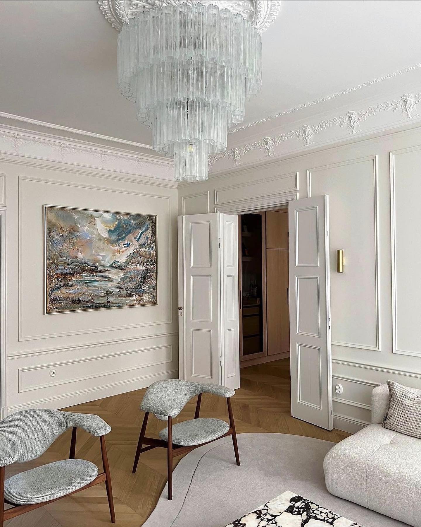 Bryndel Chandelier White Layered Tube-Neutral Decor