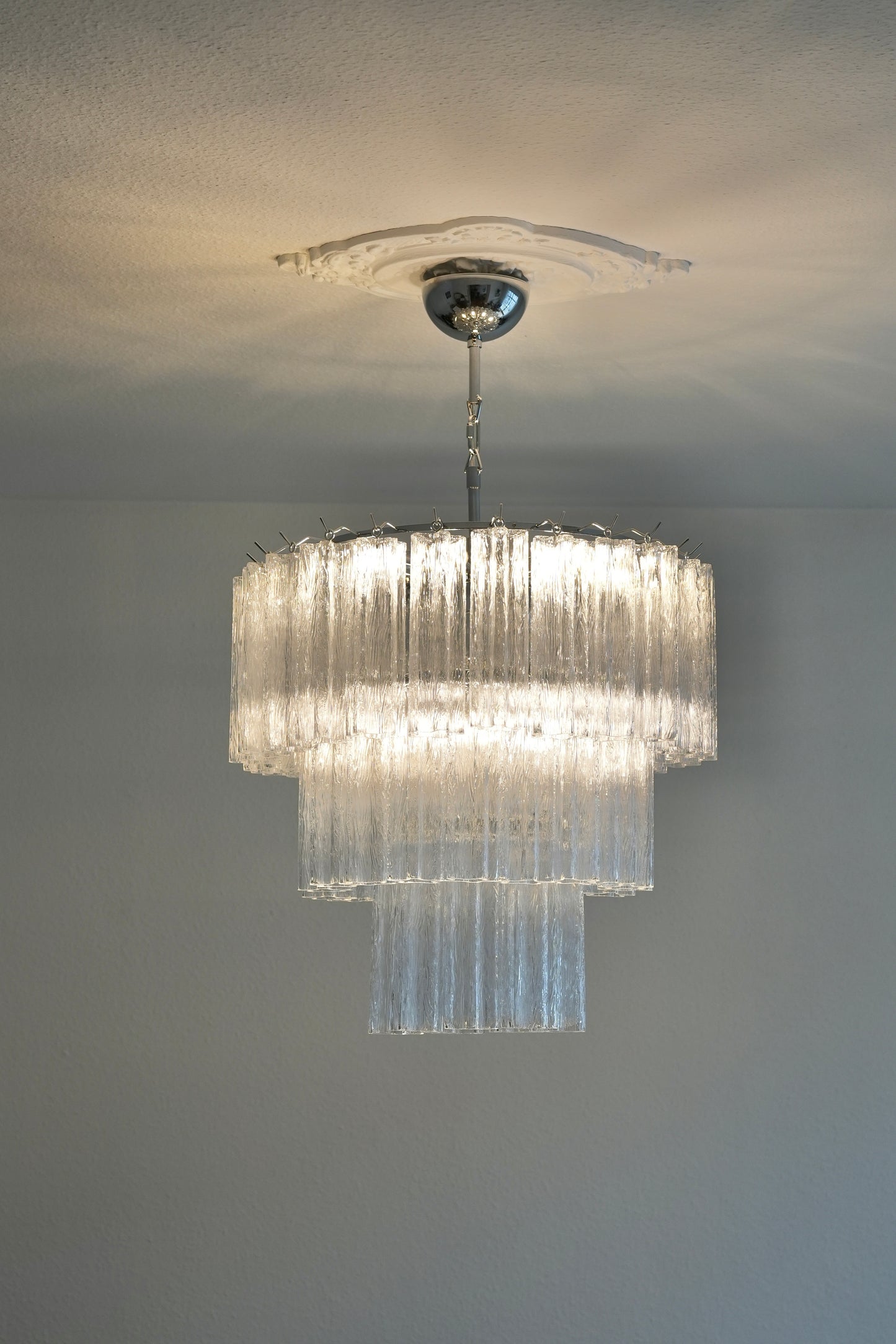 Bryndel Chandelier White Layered Tube-Neutral Decor