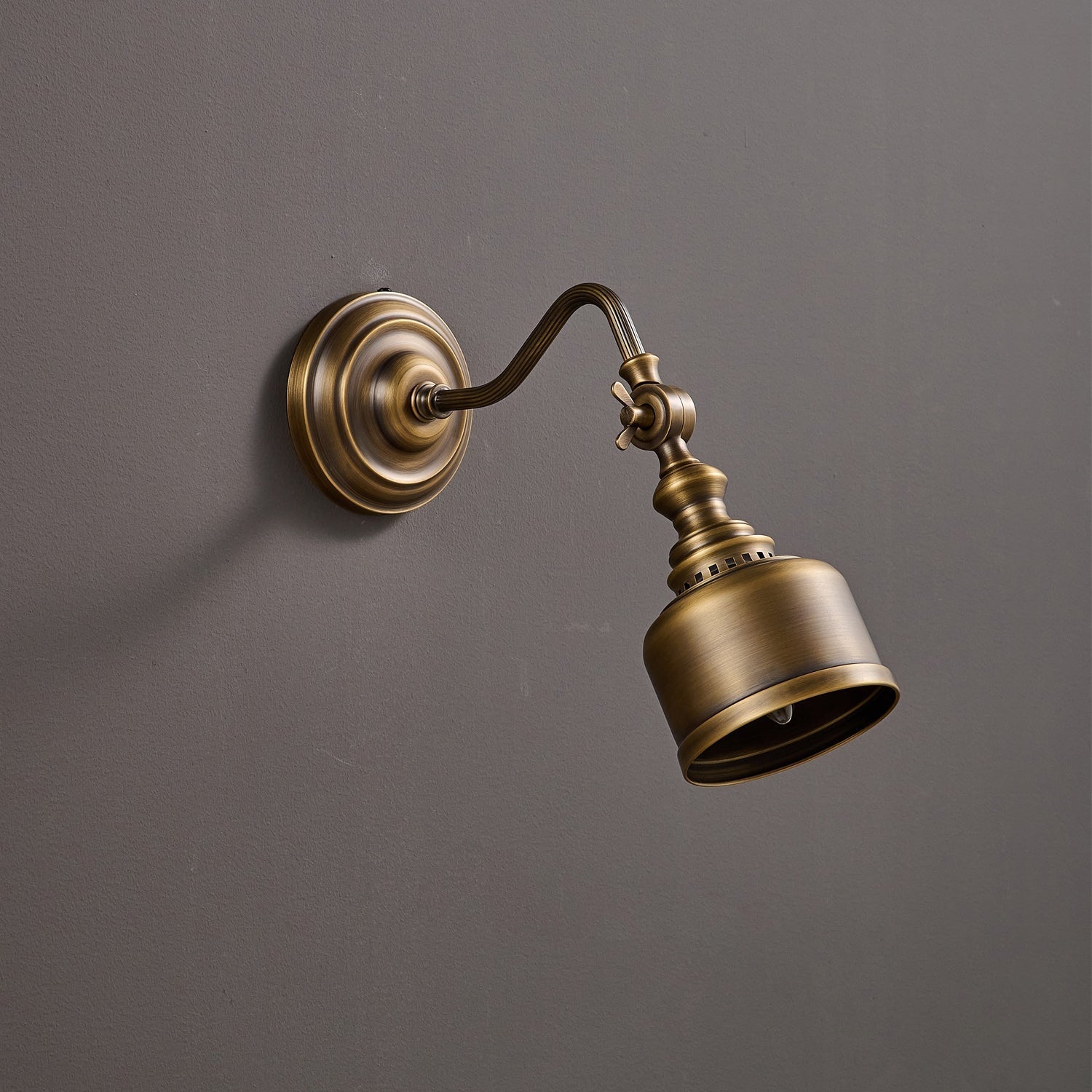 Comparison of the lamp with a vintage Edison bulb installed.