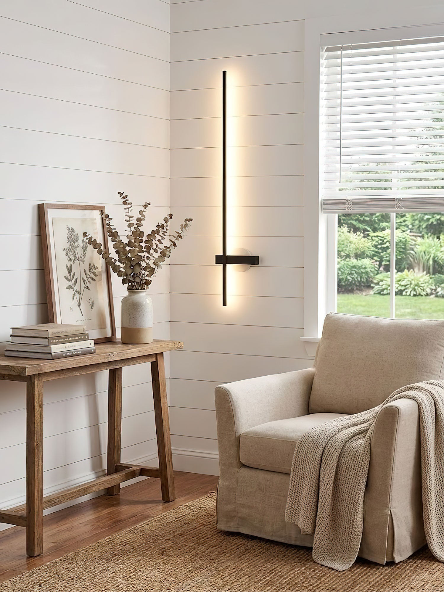 Mesv Linear Rechargeable Black Wall Lamp-Neutral Decor