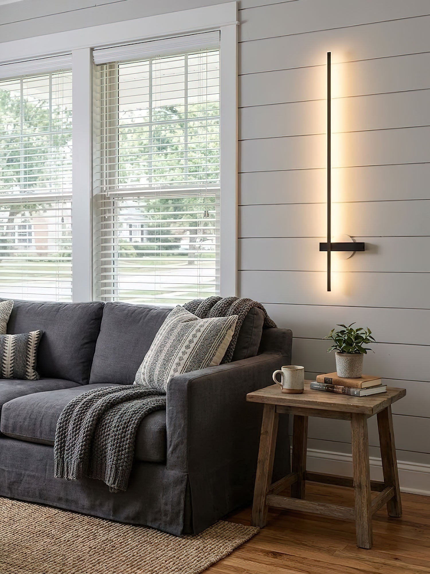 Mesv Linear Rechargeable Black Wall Lamp-Neutral Decor