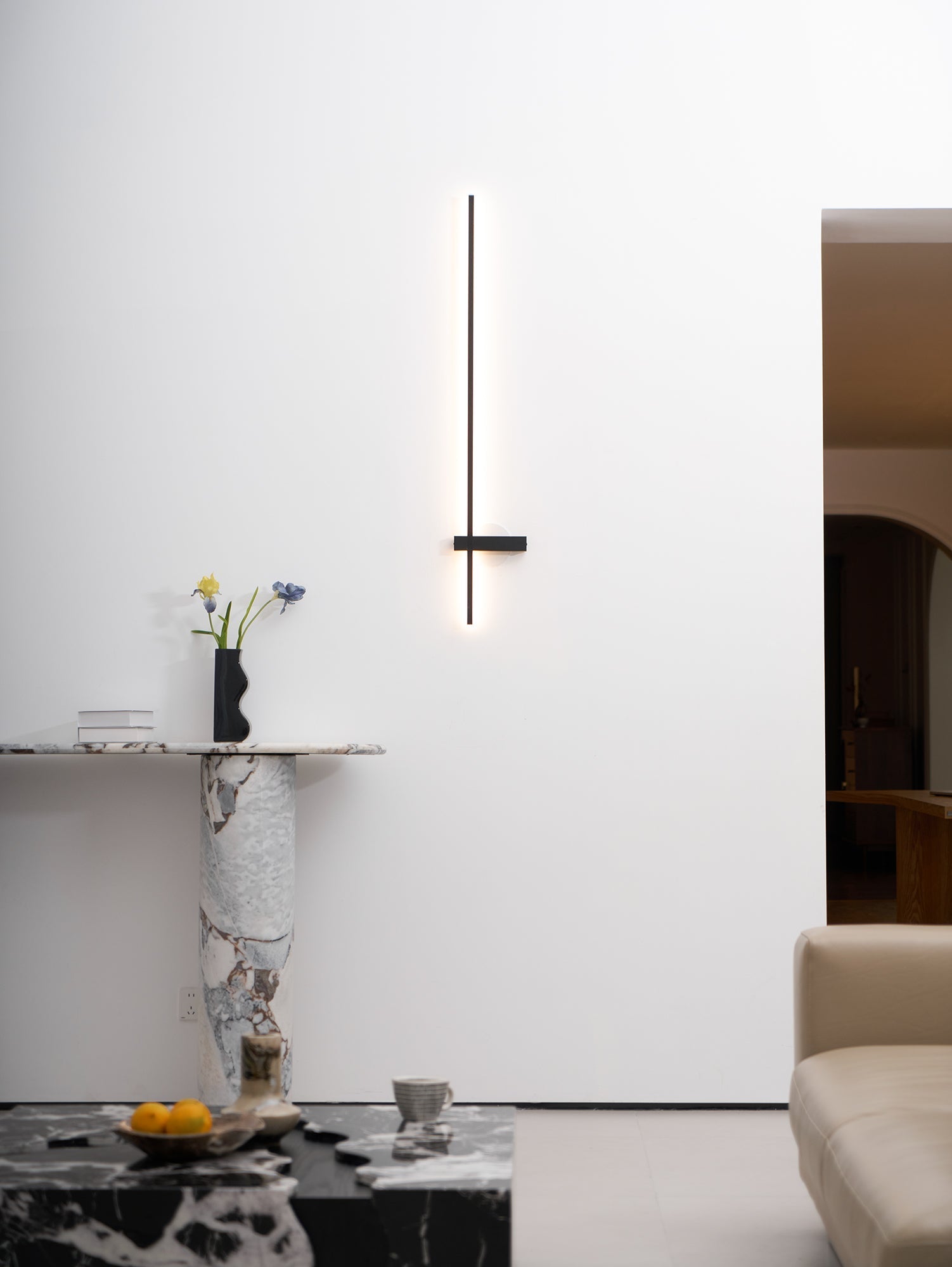 Mesv Linear Rechargeable Black Wall Lamp-Neutral Decor