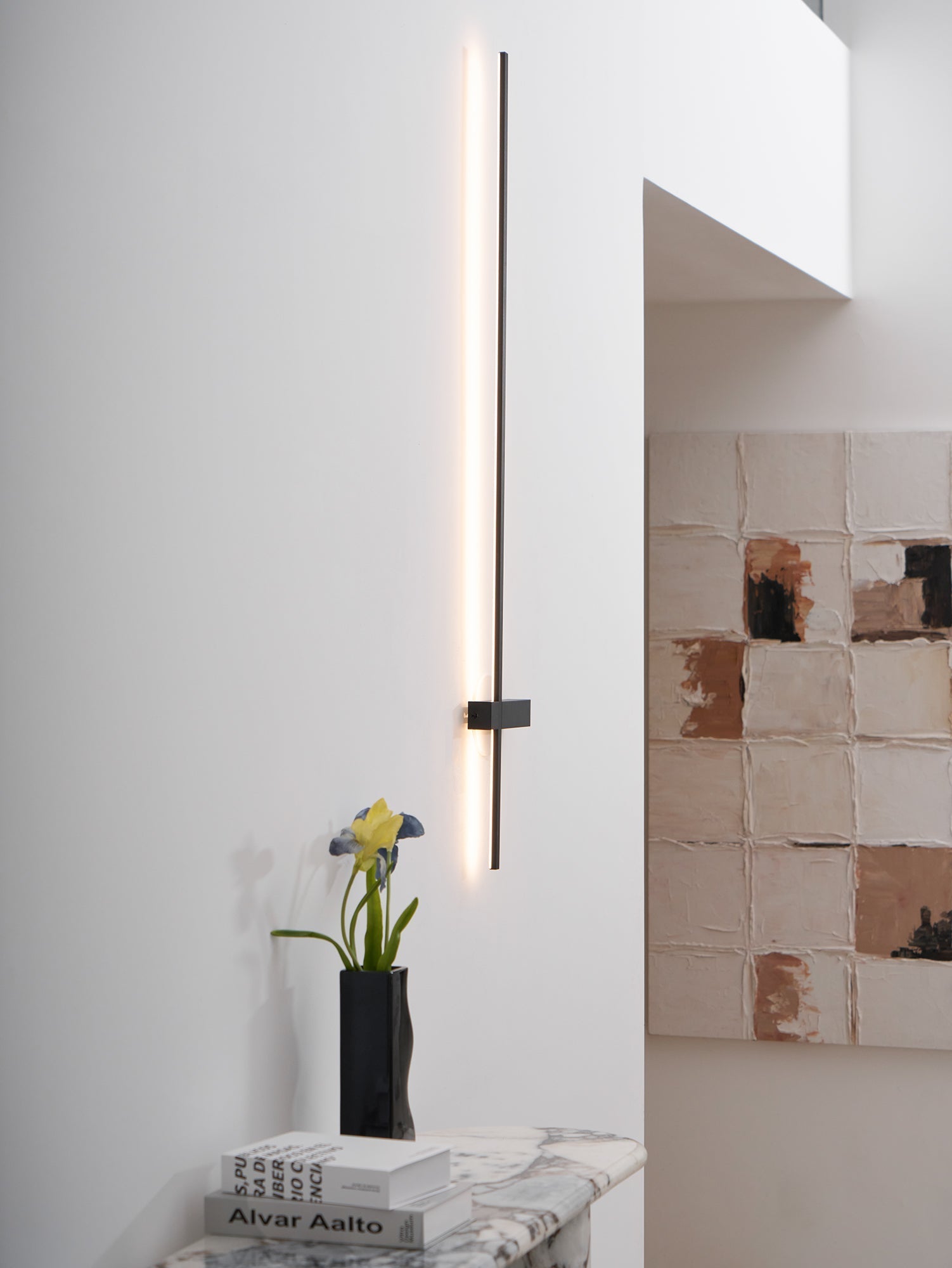 Mesv Linear Rechargeable Black Wall Lamp-Neutral Decor