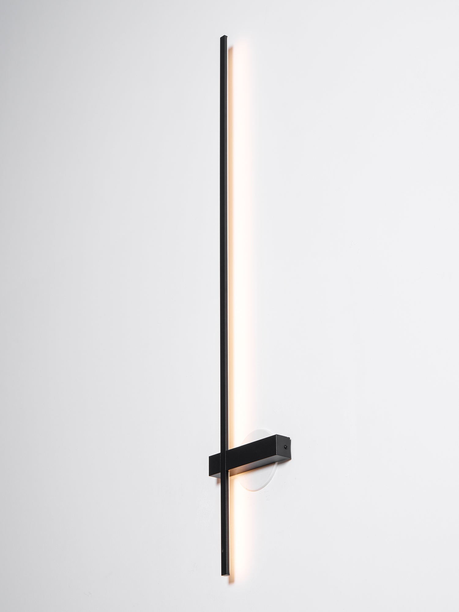 Mesv Linear Rechargeable Black Wall Lamp-Neutral Decor