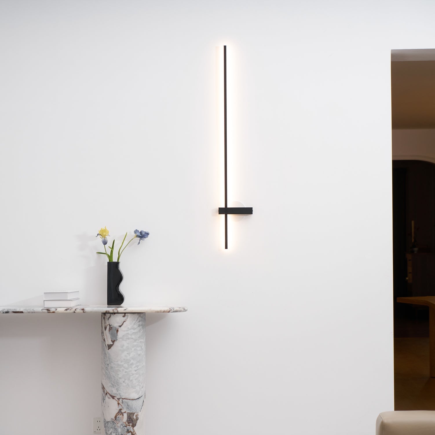 Mesv Linear Rechargeable Black Wall Lamp-Neutral Decor