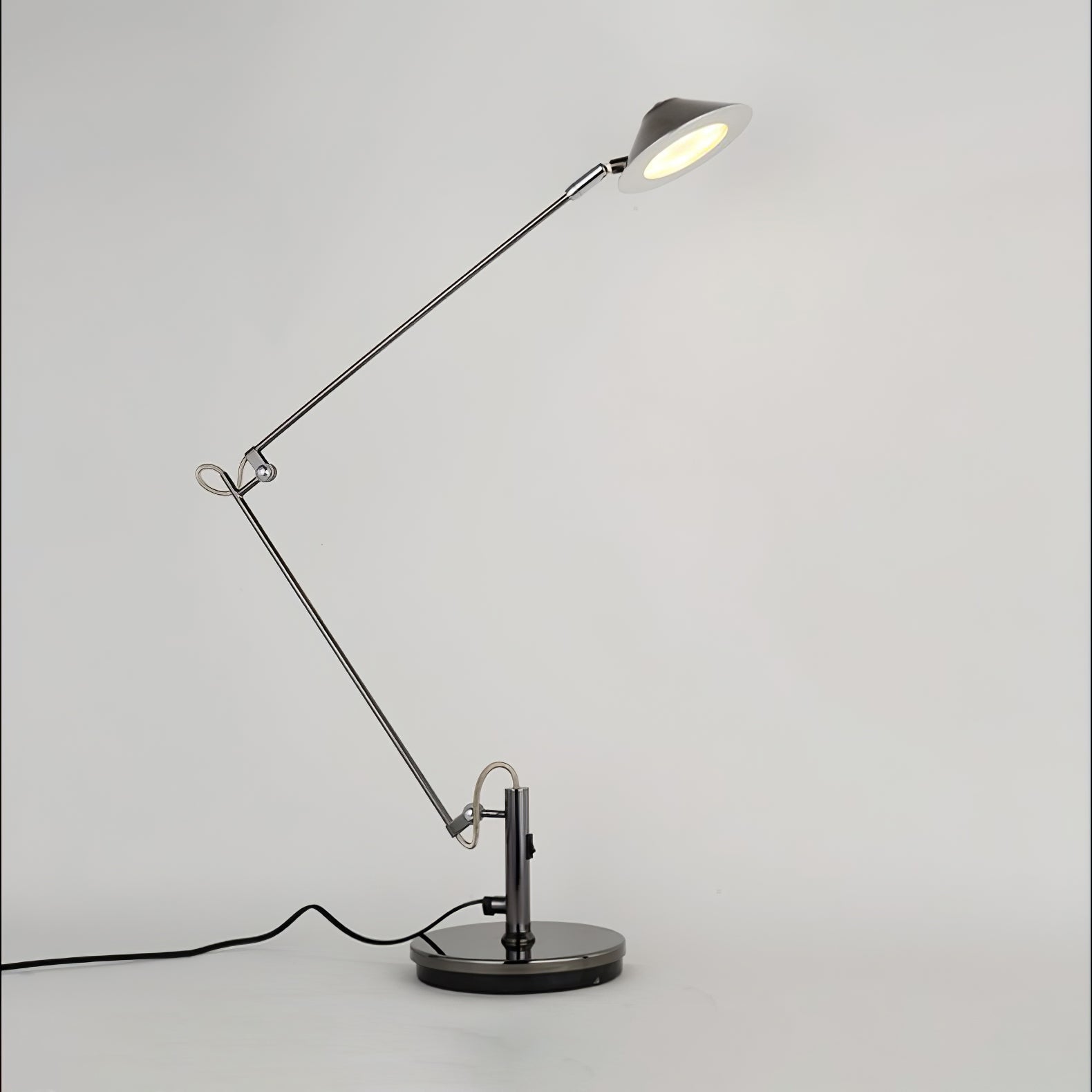 Queden Minimalistic Office Task Lamp-Neutral Decor