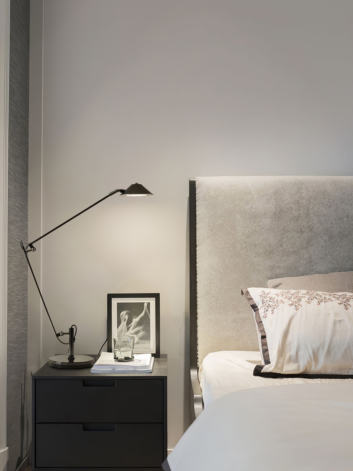 Queden Minimalistic Office Task Lamp-Neutral Decor
