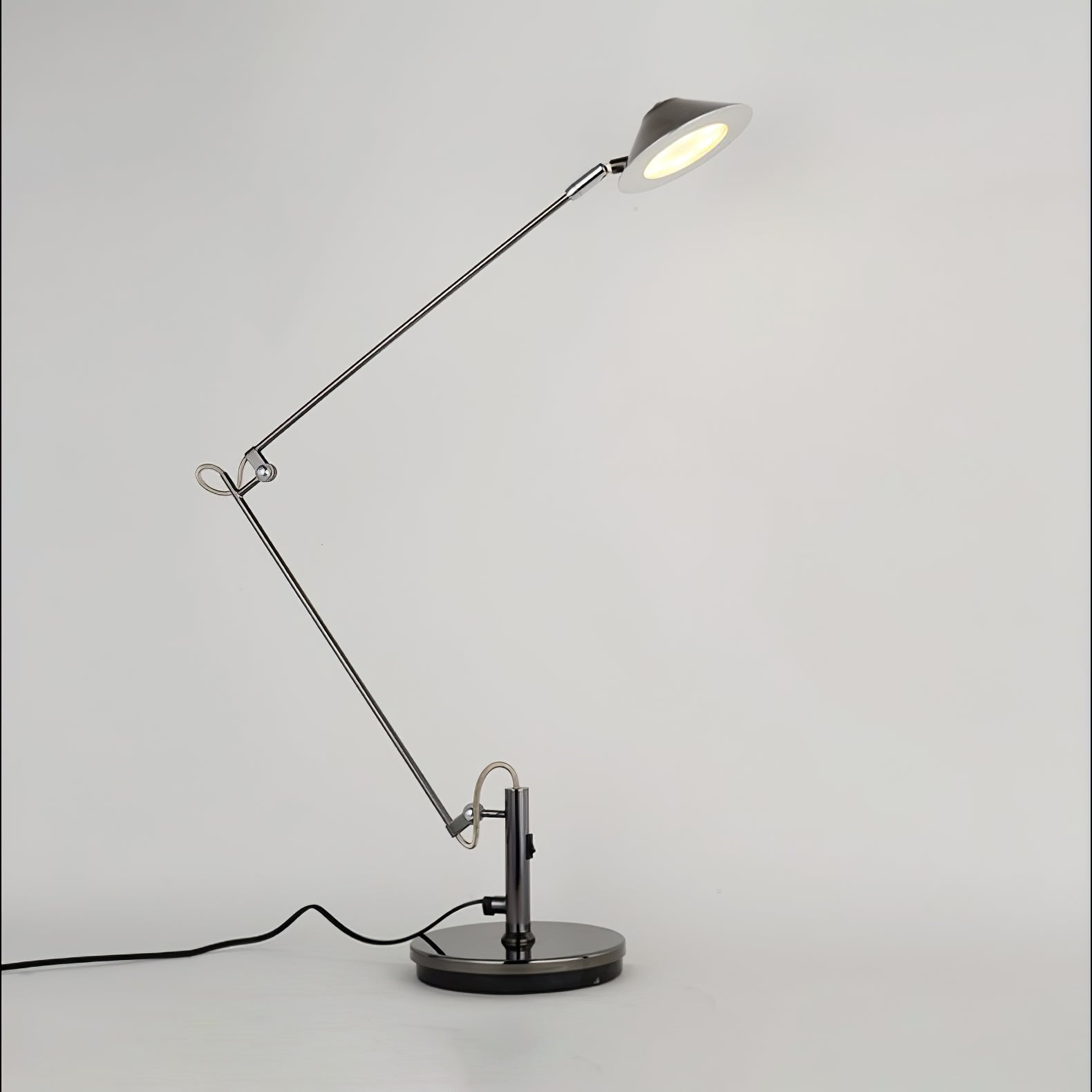 Queden Minimalistic Office Task Lamp-Neutral Decor