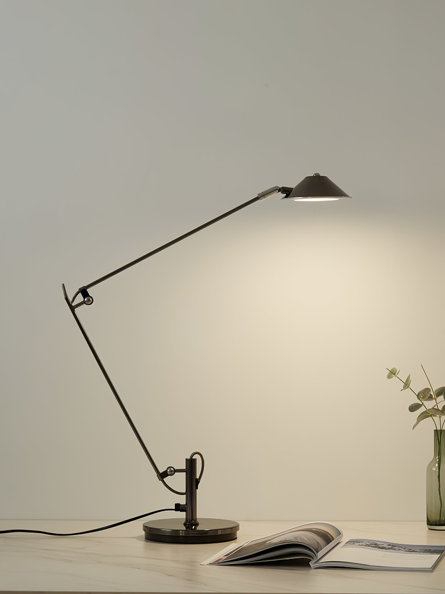 Queden Minimalistic Office Task Lamp-Neutral Decor