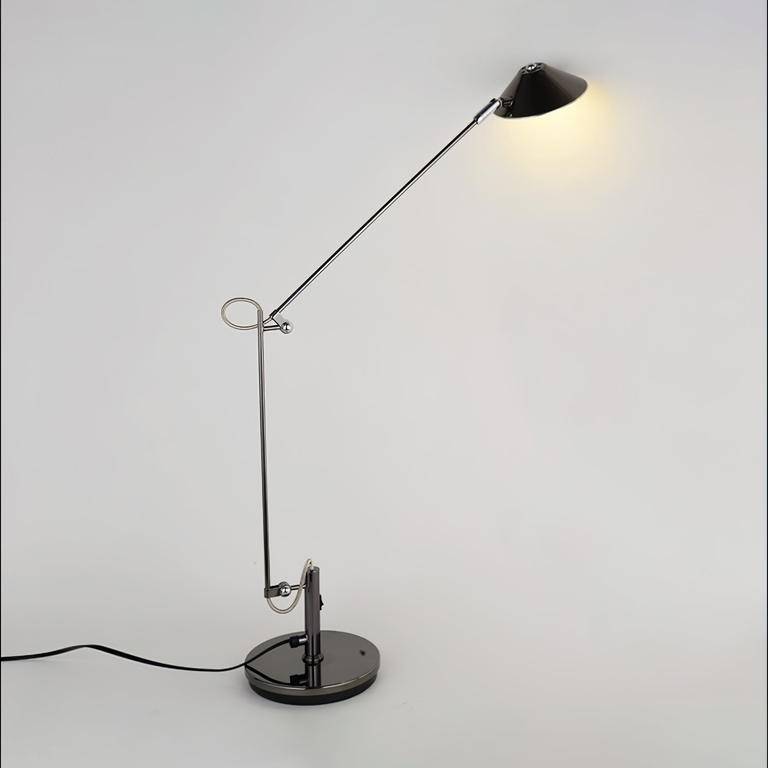 Queden Minimalistic Office Task Lamp-Neutral Decor