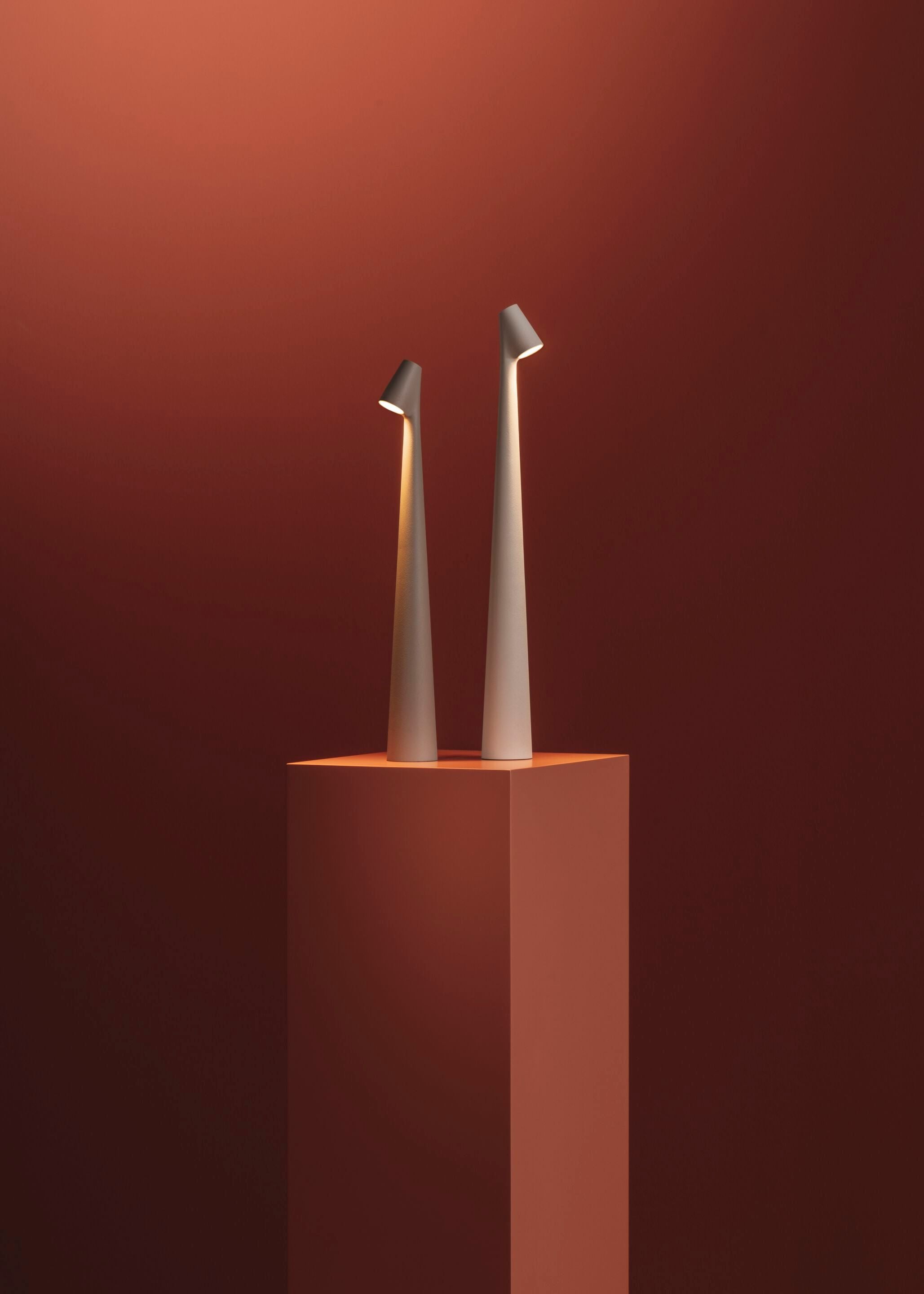 Wilen Acrylic Minimalist Table Lamp-Neutral Decor